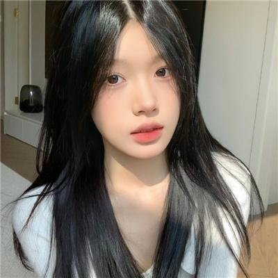 戴脚镣的女孩